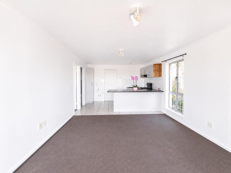 1 Bedroom Property for Sale in Vredehoek Western Cape